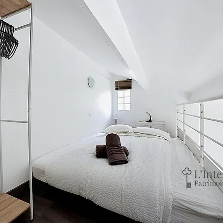Spacieux Triplex Avec Vue Mer, Proche De Monaco, 54 M2 *